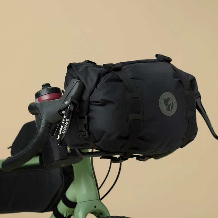 Cyklistická taška Hoja Handlebar Rolltop Fjällräven černá, fotografie 2